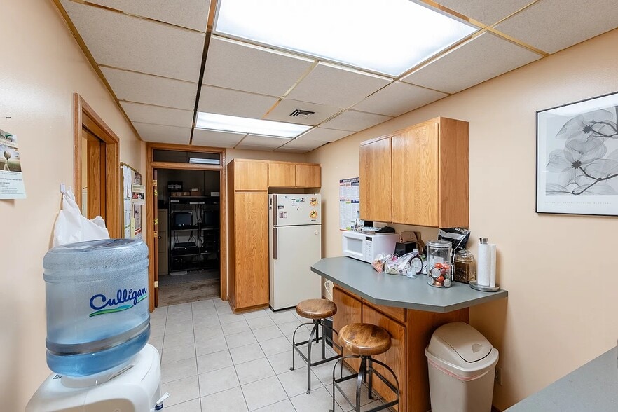 More Photos Of 100 E Broadway Ave, Moses Lake Office For Lease