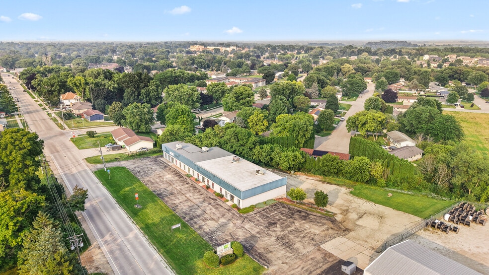 Primary Photo Of 1015 S Spring St, Beaver Dam Flex For Sale