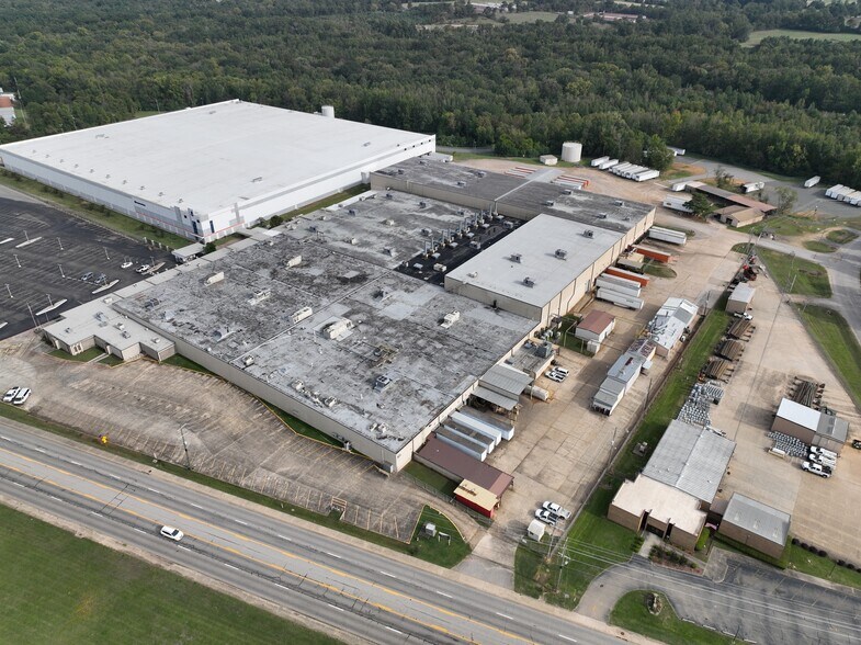 More Photos Of 1 Poulan Dr, Nashville Warehouse For Lease