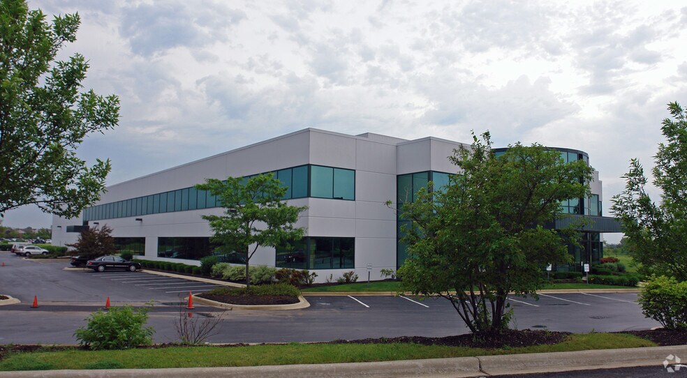More Photos Of 7020 High Grove Blvd, Burr Ridge Flex For Lease