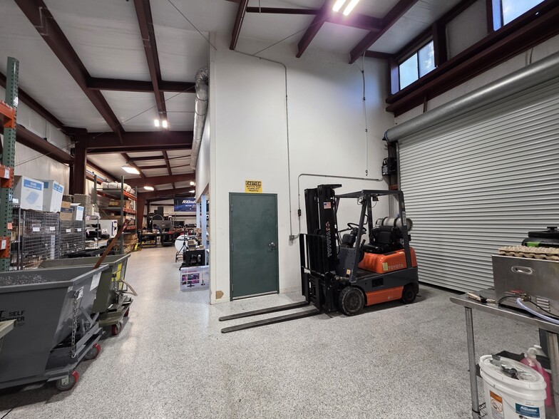 More Photos Of 16 Finch St, Hilton Head Warehouse For Sale