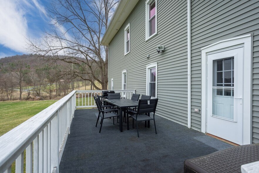 More Photos Of 211 Hanks Rd, Troy Hospitality For Sale