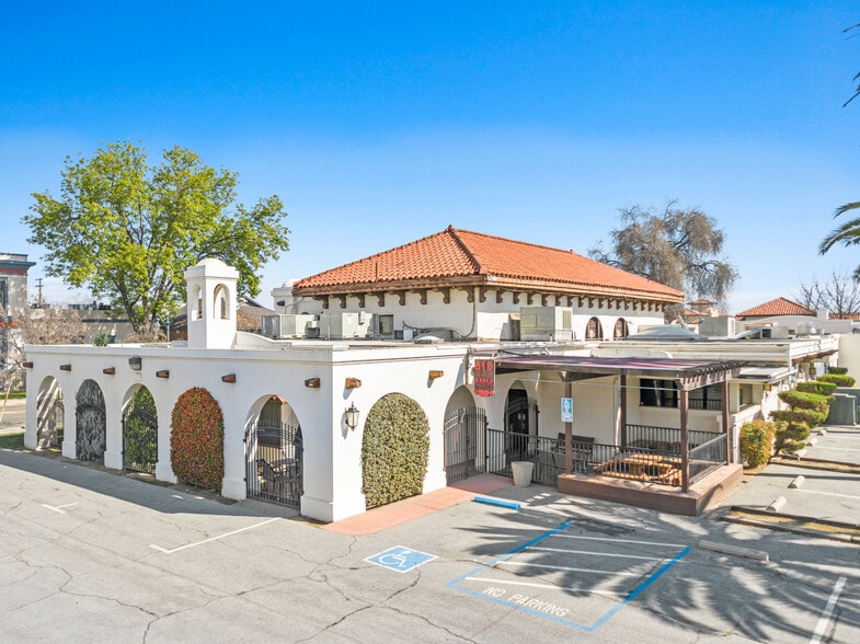 More Photos Of 207 E Oak Ave, Visalia Restaurant For Sale