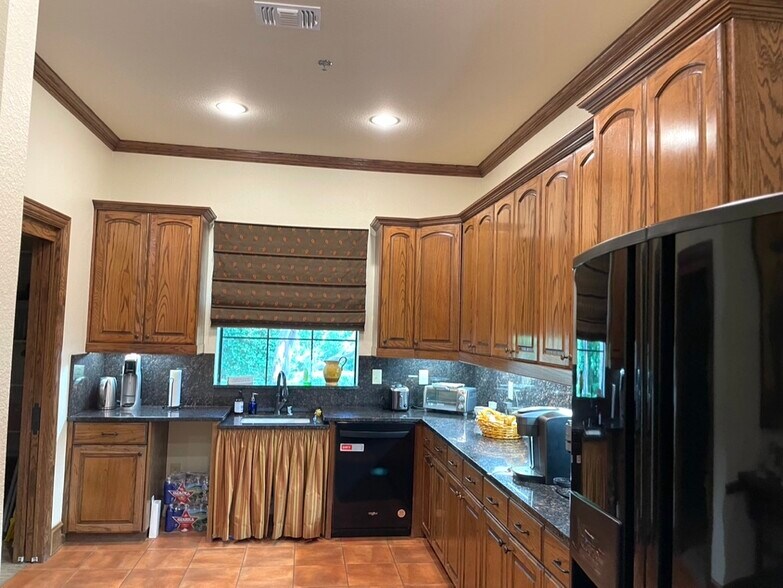 More Photos Of 6190 Virginia Pky, McKinney Medical For Lease