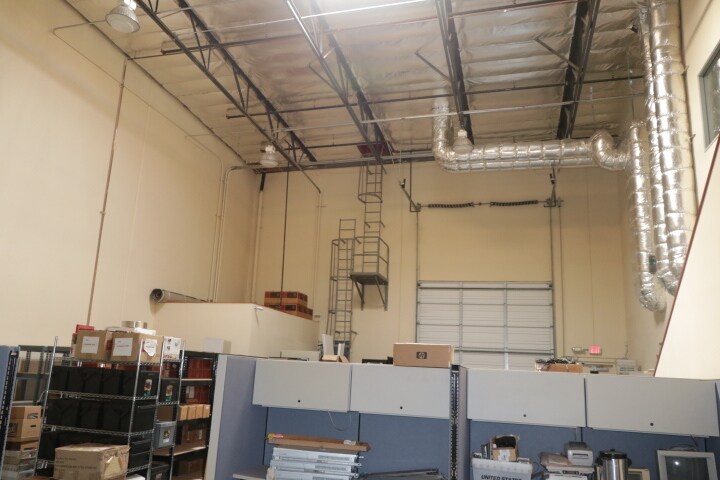 More Photos Of 2816 Columbia St, Torrance Light Distribution For Lease