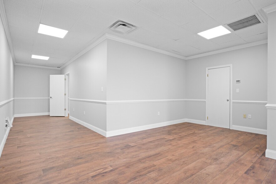 More Photos Of 15 Main St ex, Plymouth Storefront Retail Office For Lease