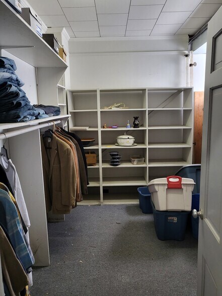 More Photos Of 212 S Broad St, Gastonia General Retail For Sale