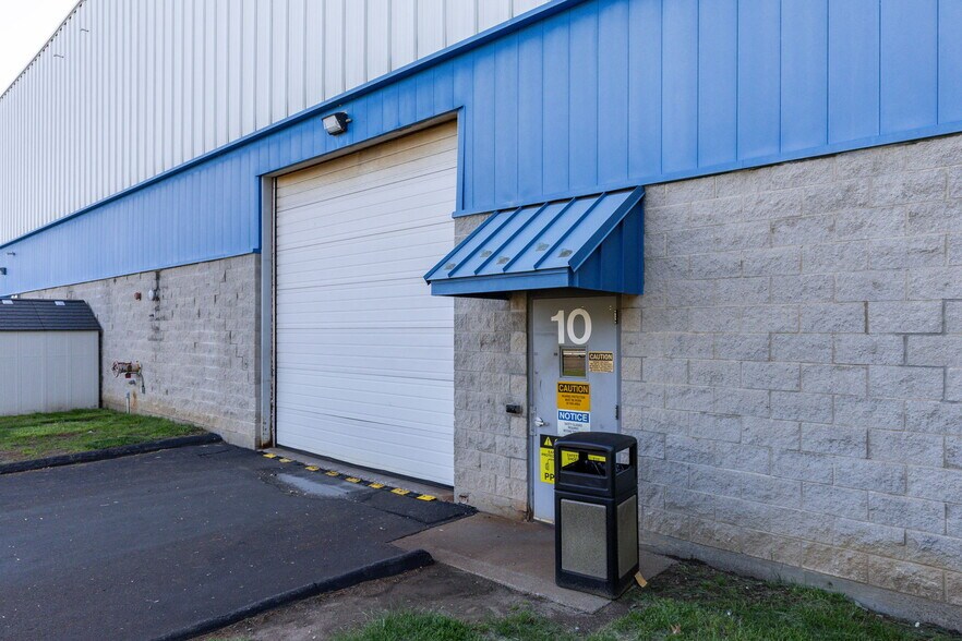 More Photos Of 212 W Newberry Rd, Bloomfield Manufacturing For Sale