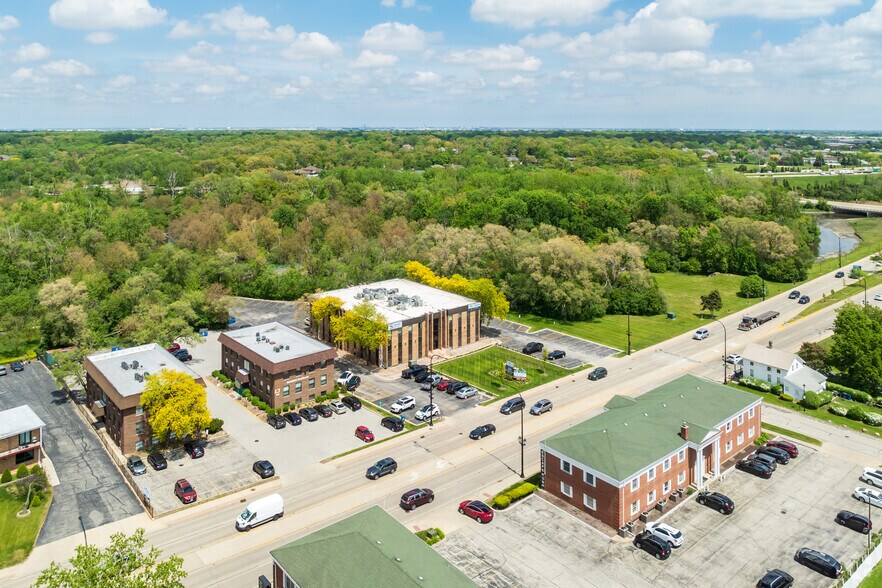 More Photos Of 240 E Lake St, Addison Office For Lease