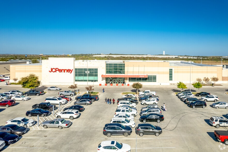 More Photos Of IH-35 @ Loop 306, New Braunfels Unknown For Lease