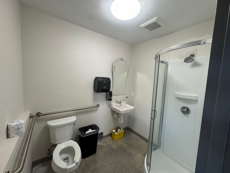 More Photos Of 817 Moody St, Waltham Medical For Lease