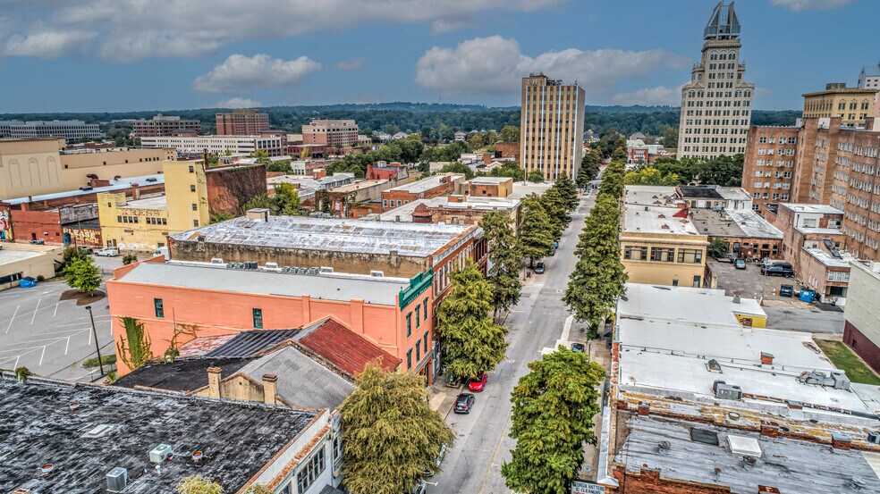 More Photos Of 305 8th St, Augusta Freestanding For Lease