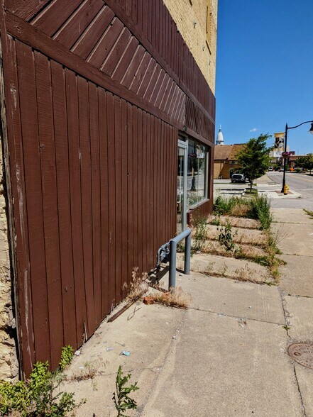 More Photos Of 208 S 4th St, Lafayette Freestanding For Sale