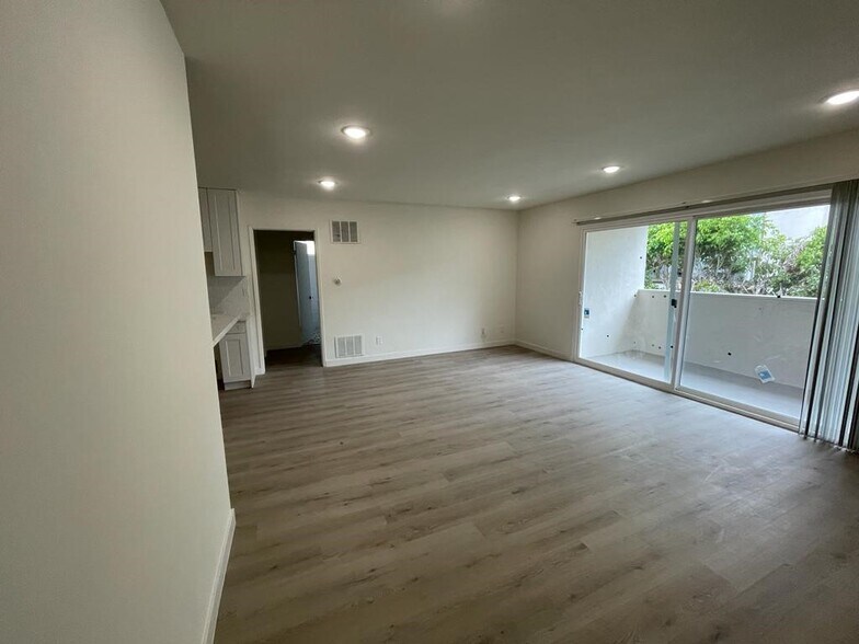 More Photos Of 553 N Flores St, Los Angeles Apartments For Sale