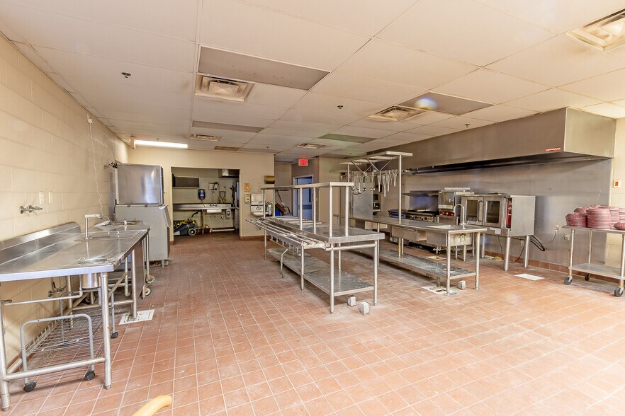 More Photos Of 2815 E Jackson St, Hugo Rehabilitation Center For Lease