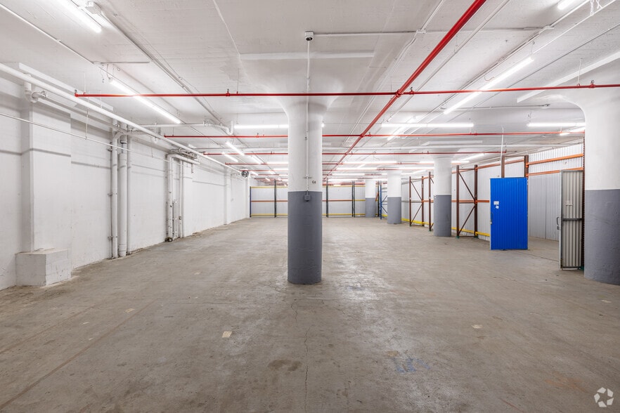 More Photos Of 59-00 Decatur St, Ridgewood Warehouse For Lease