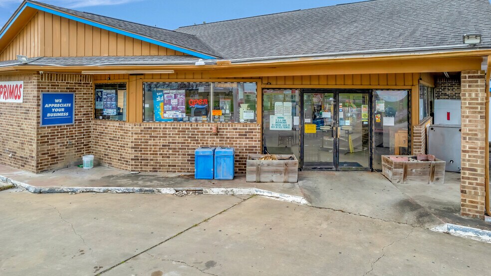 More Photos Of 1100 W US Highway 59 Feeder, Ganado Convenience Store For Sale