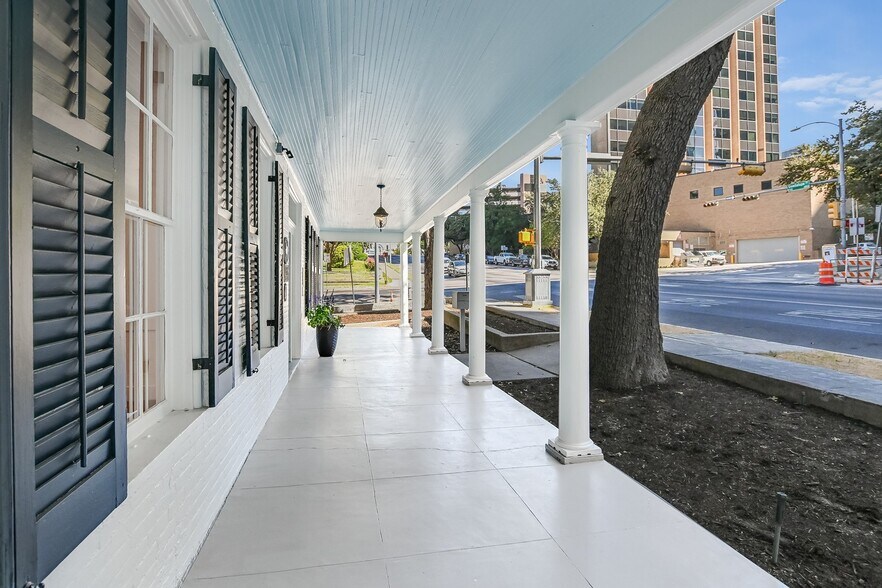 More Photos Of 610 Guadalupe St, Austin Office For Sale