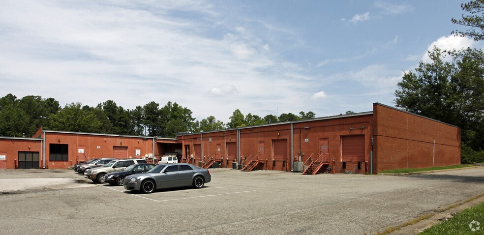 More Photos Of 711 Moorefield Park Dr, Richmond Showroom For Lease