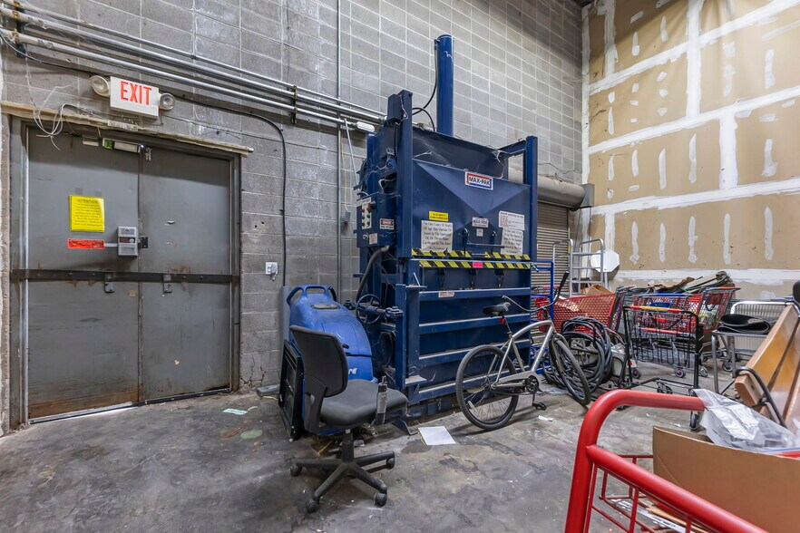 More Photos Of 121 S Sprigg St, Cape Girardeau Supermarket For Sale