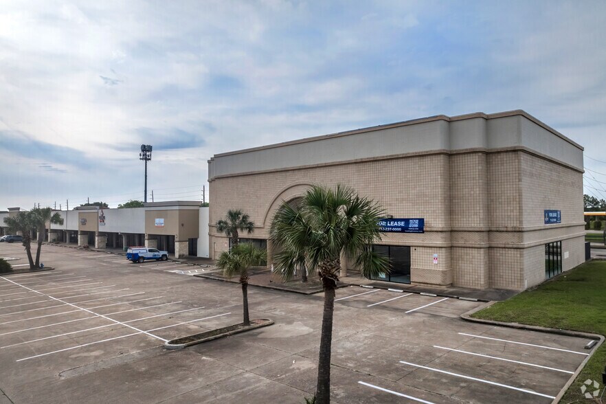 More Photos Of 2703 S Hwy 6, Houston Unknown For Lease