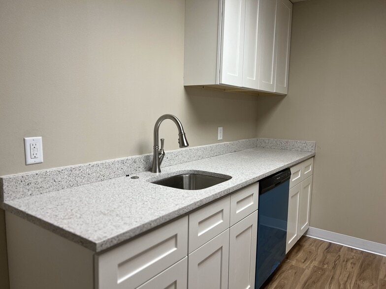 More Photos Of 1320 W A St, Pasco Warehouse For Sale