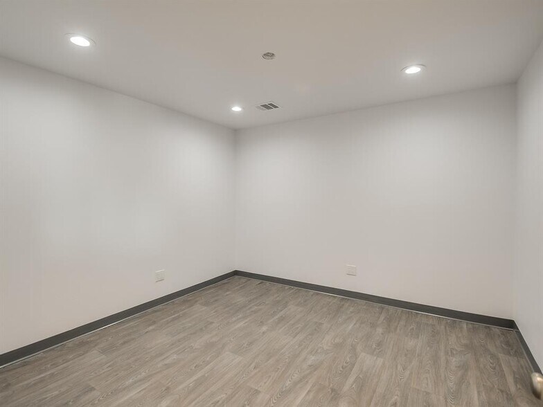 More Photos Of 20376 FM 2252, Garden Ridge Warehouse For Sale