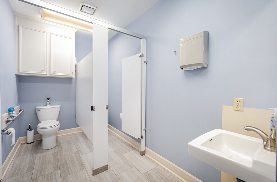 More Photos Of 4523 Park Rd, Charlotte Office For Sale