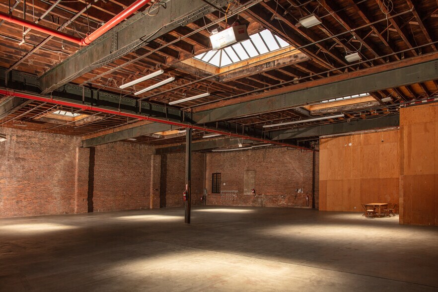 More Photos Of 176 Flushing Ave, Brooklyn Warehouse For Lease
