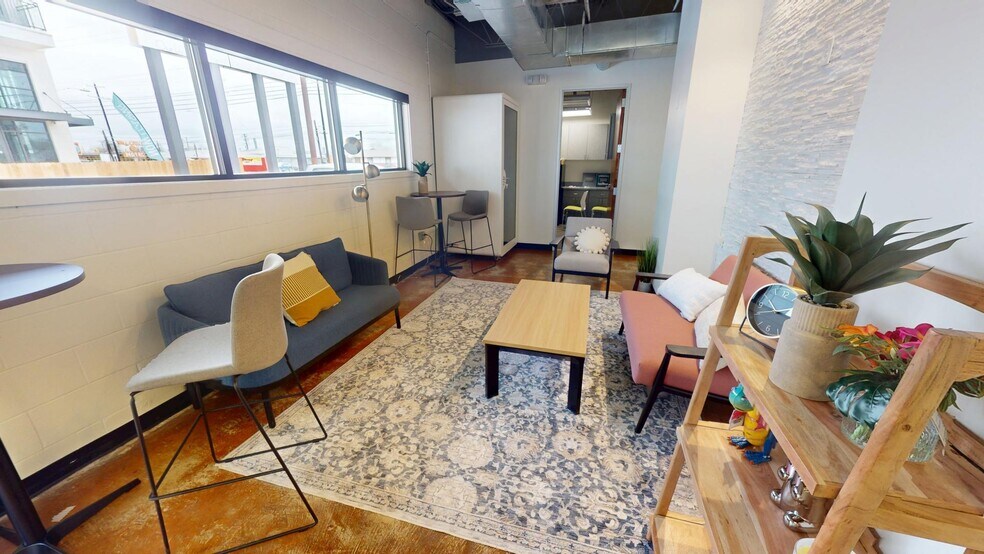 More Photos Of 6719 N Lamar Blvd, Austin Office For Sale