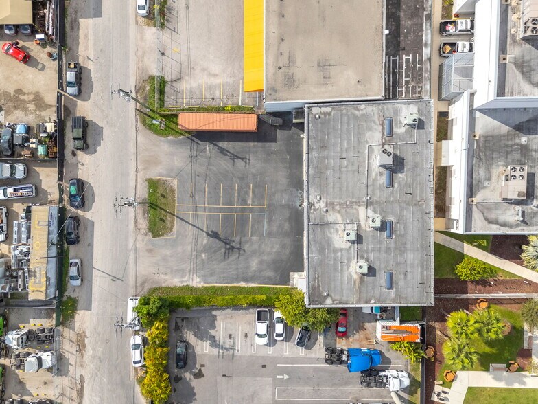 More Photos Of 7155-7159 NW 77th Ter, Miami Warehouse For Sale