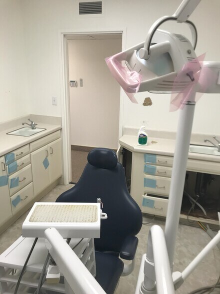 More Photos Of 178 S Victoria Ave, Ventura Medical For Lease