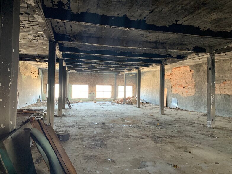 More Photos Of 5960 Dr Martin Luther King Dr, Saint Louis Bar For Sale