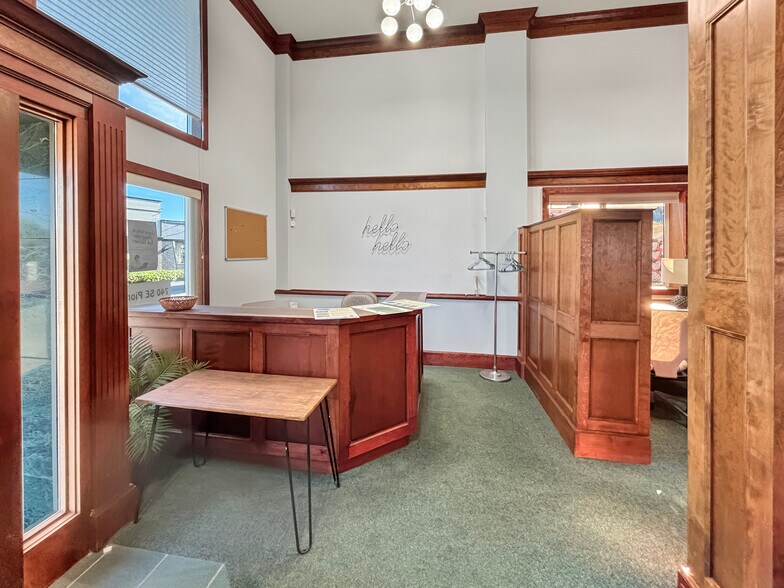 More Photos Of 740 SE Pioneer Way, Oak Harbor Office For Lease