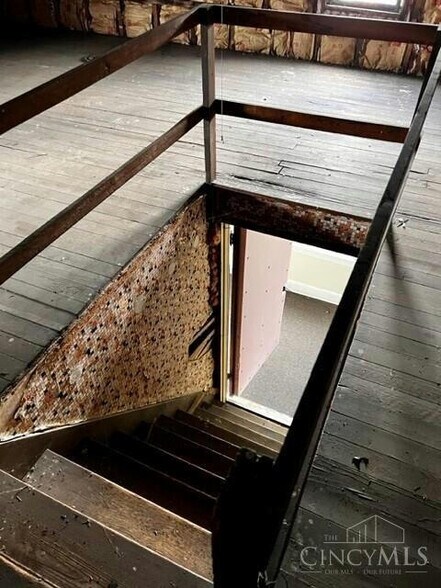 More Photos Of 1590 W Galbraith Rd, Cincinnati Office For Sale