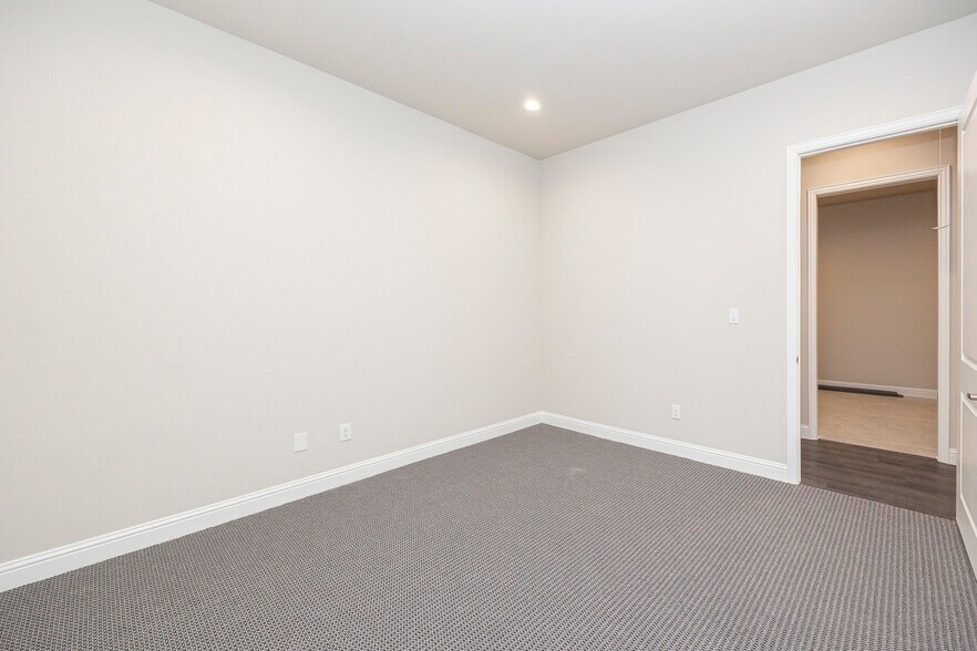 More Photos Of 6000 Alma Rd, McKinney Office For Lease