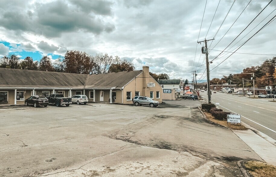 More Photos Of 3212 Brambleton Ave, Roanoke Storefront Retail Office For Lease