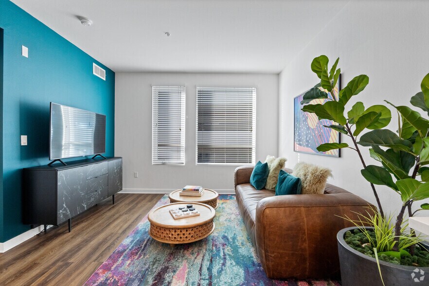 More Photos Of 5901-5921 Center Dr, Los Angeles Apartments For Lease