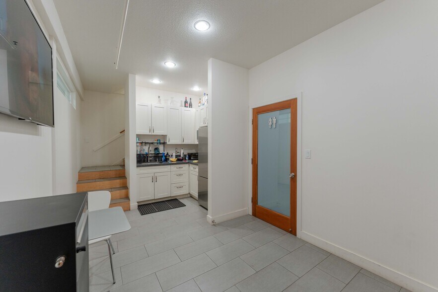 More Photos Of 99-1245 Halawa Valley St, Aiea Warehouse For Sale