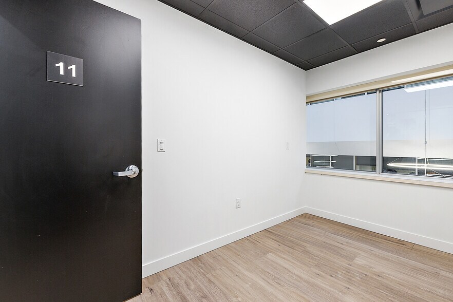 More Photos Of 801-803 W Big Beaver Rd, Troy Office For Lease