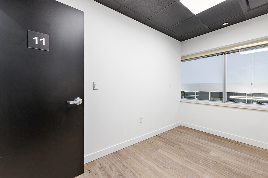 More Photos Of 801-803 W Big Beaver Rd, Troy Office For Lease