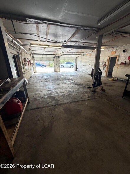 More Photos Of 818 Suscon Rd, Pittston Industrial For Lease