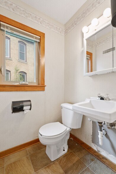 More Photos Of 800 N 42nd Ave, Minneapolis Medical For Lease