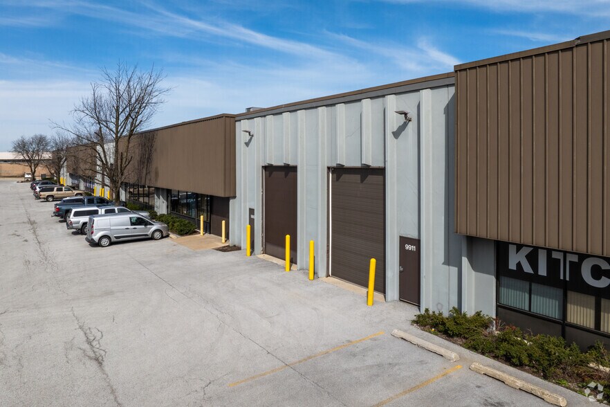 More Photos Of 9901-9913 S 78th Ave, Hickory Hills Warehouse For Lease
