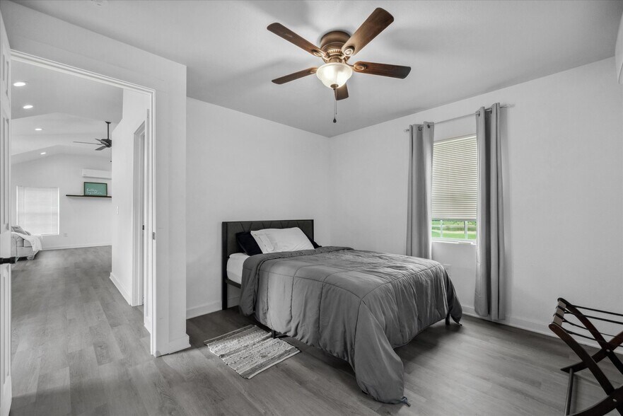 More Photos Of 1972 FM 857, Grand Saline Trailer Camper Park For Sale