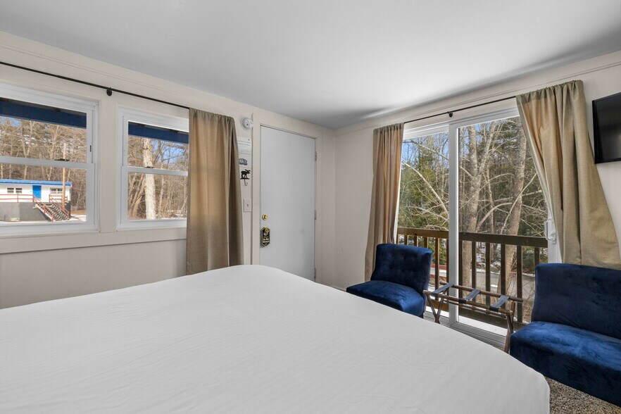 More Photos Of 180 Main St, North Woodstock Hotel For Sale