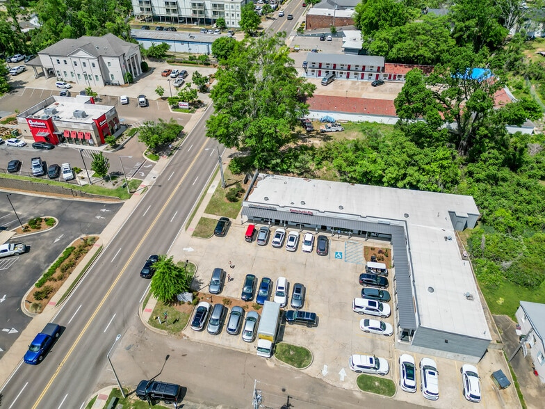 More Photos Of 1525 University Ave, Oxford General Retail For Sale