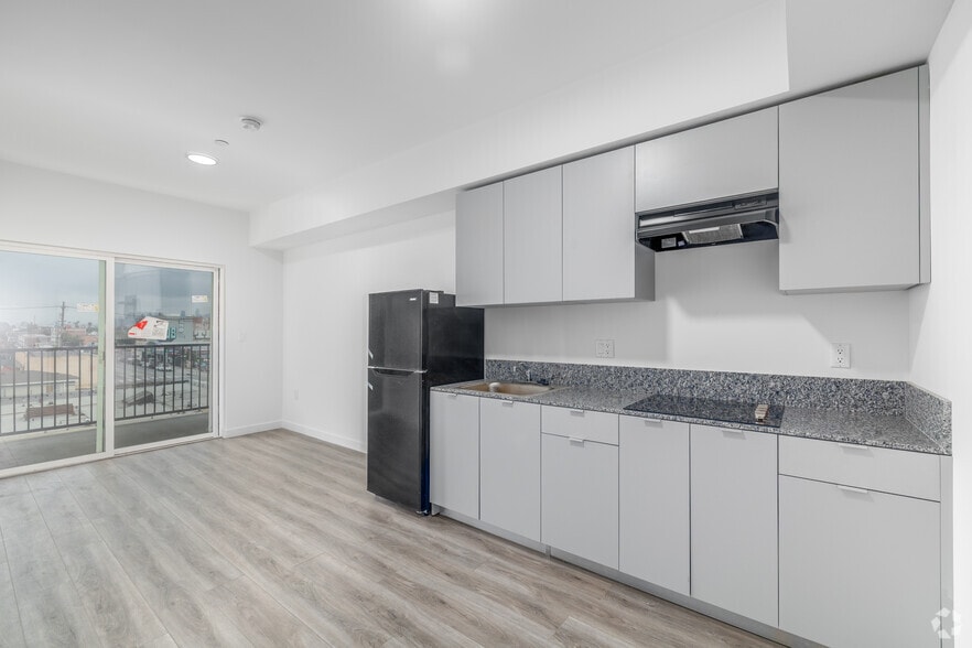 More Photos Of 300 W 60th St, Los Angeles Apartments For Sale