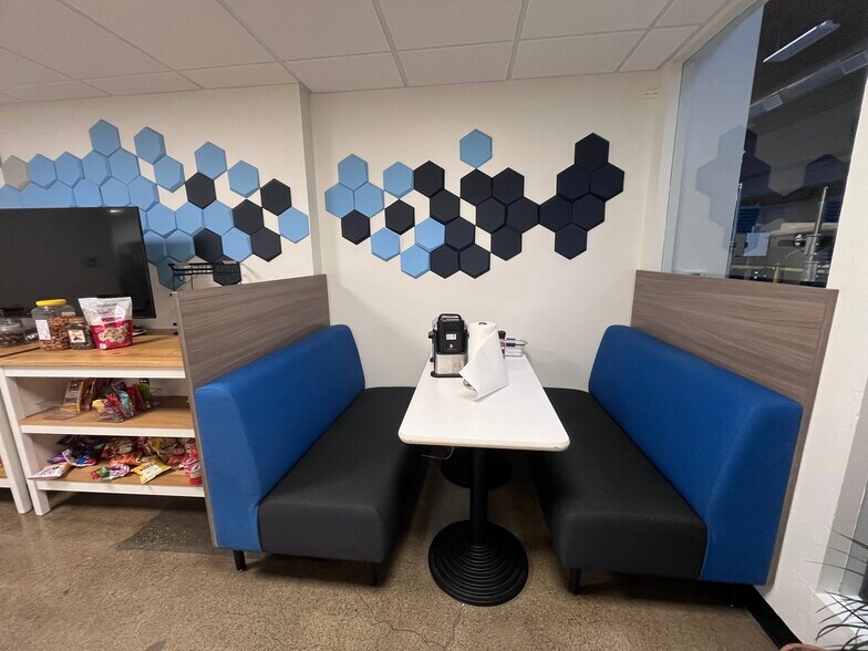 More Photos Of 114 Hazel St, Redwood City Research And Development For Lease