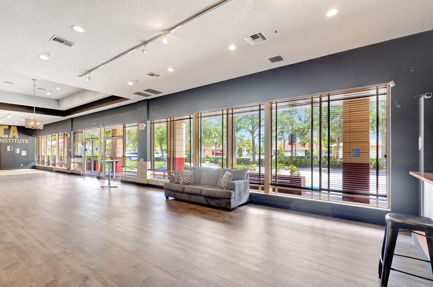 More Photos Of 702 Park Ave, West Palm Beach Unknown For Lease